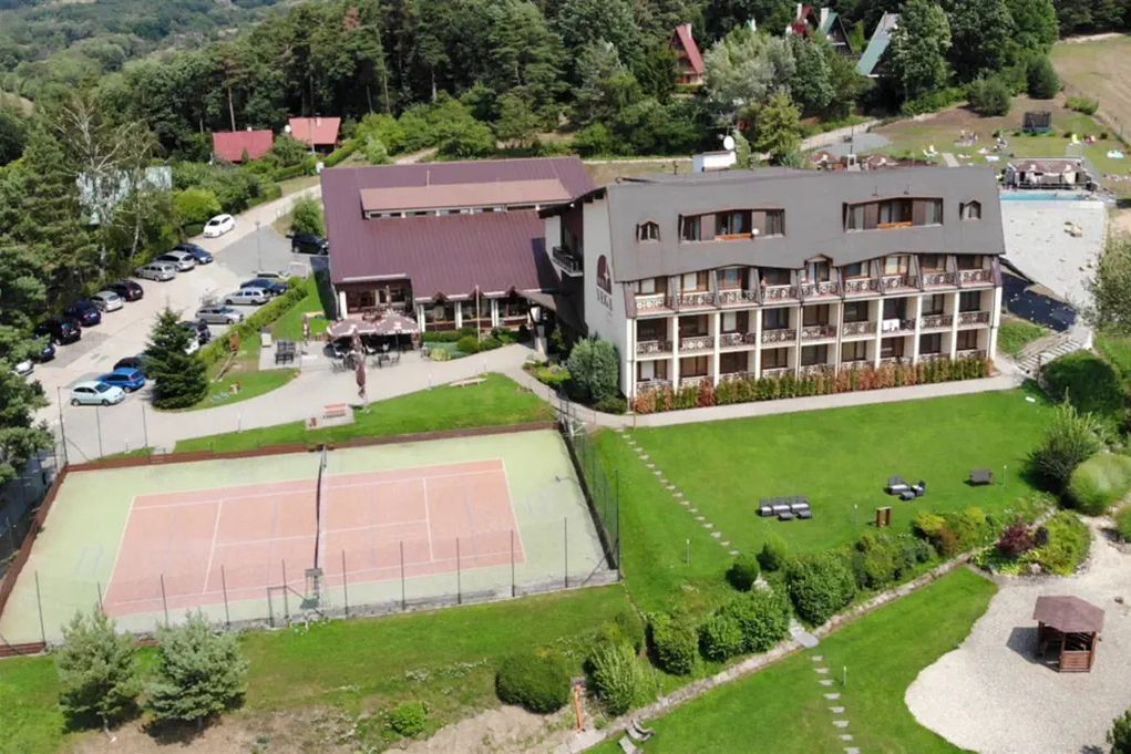 obiekt, teren hotelu, korty tenisowe