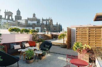 Veintiuno Emblematic