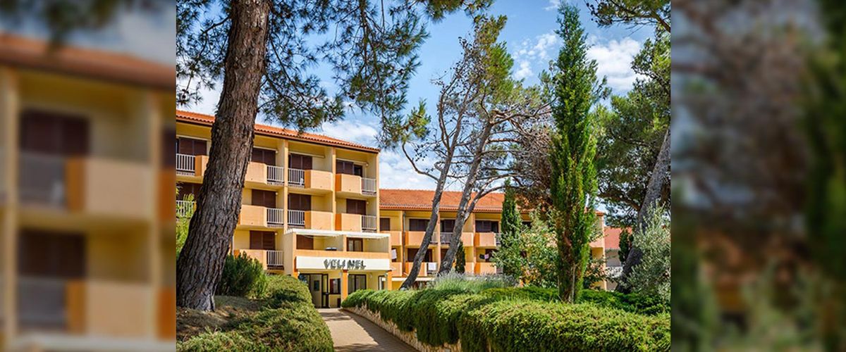 budynek główny, teren hotelu