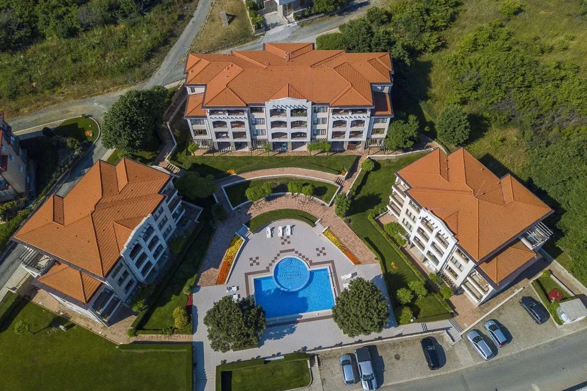 obiekt, teren hotelu, basen