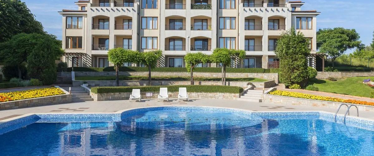 obiekt, teren hotelu, basen