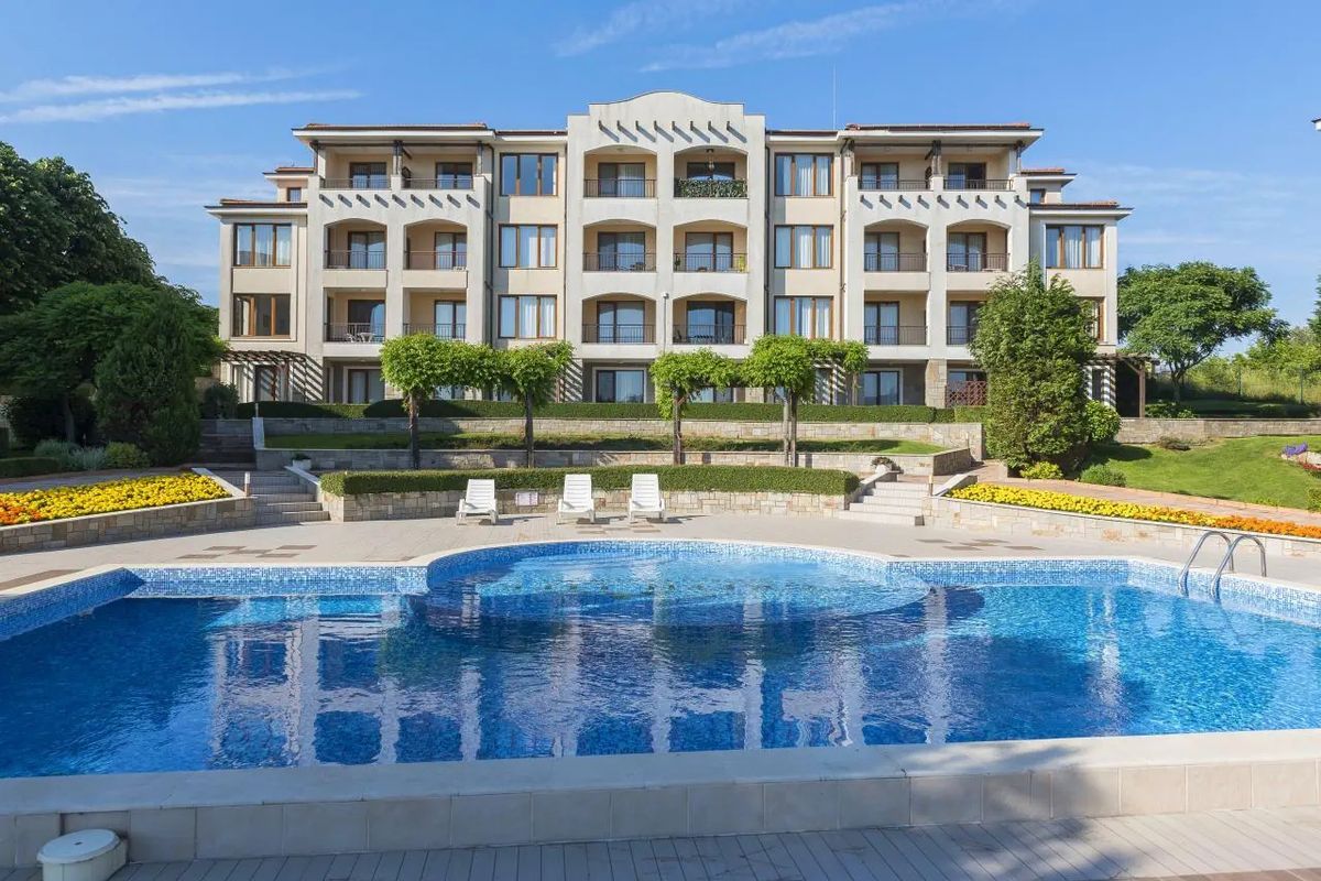obiekt, teren hotelu, basen