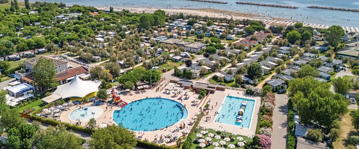 obiekt, teren hotelu, basen