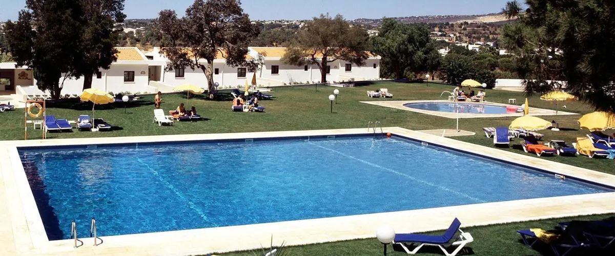 obiekt, teren hotelu, basen