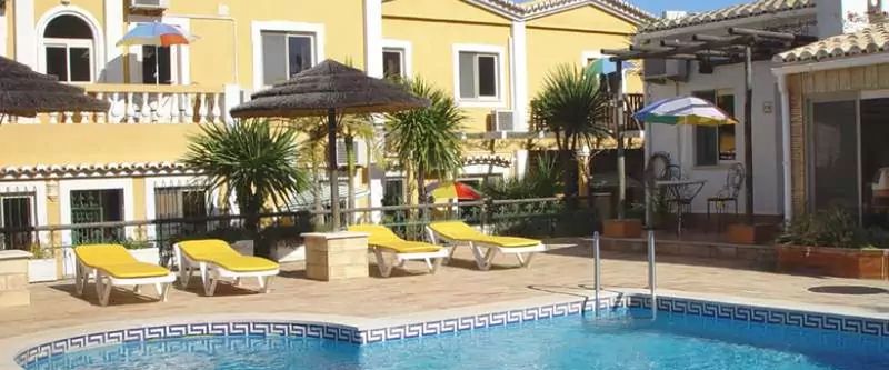 obiekt, teren hotelu, basen