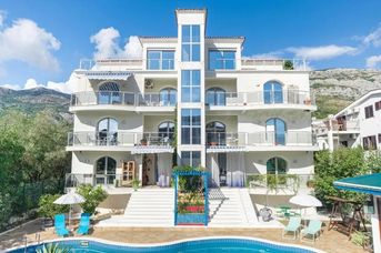 Villa Aurora