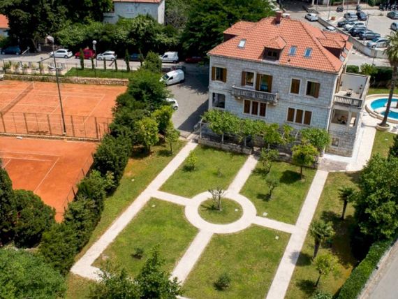 obiekt, teren hotelu, korty tenisowe
