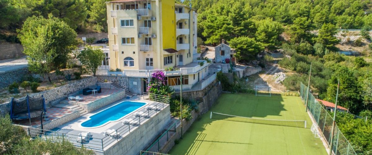 korty tenisowe, teren hotelu