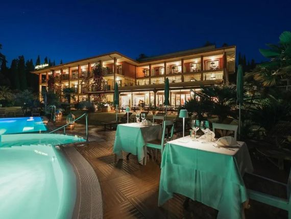 teren hotelu, basen, obiekt