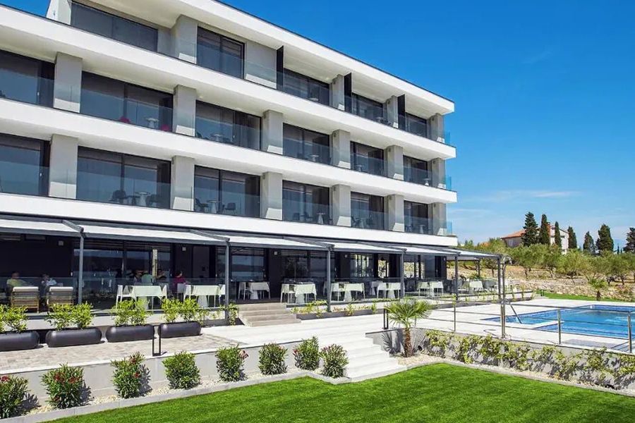 obiekt, teren hotelu, basen