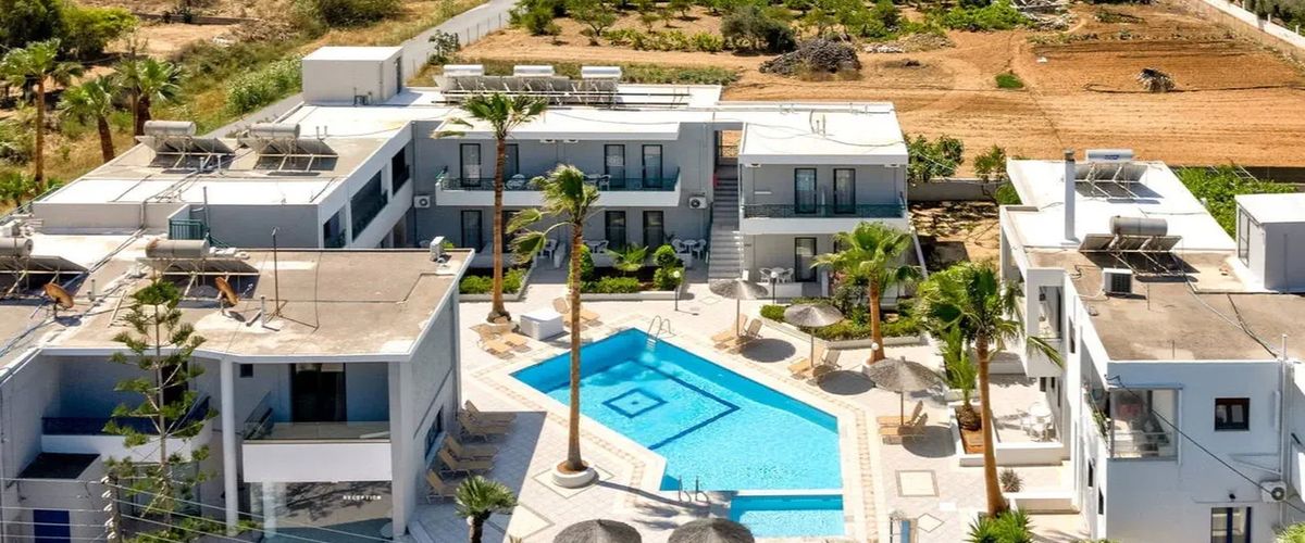 obiekt, teren hotelu, basen