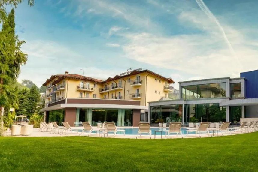 basen, teren hotelu, obiekt