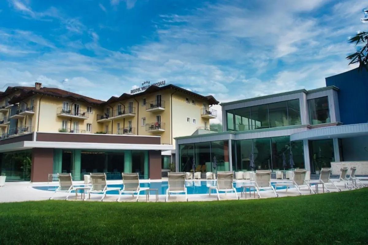 teren hotelu, basen, obiekt