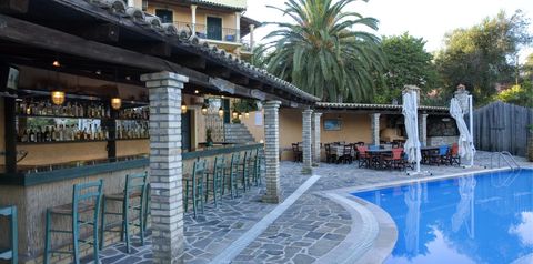 teren hotelu, basen, pool bar