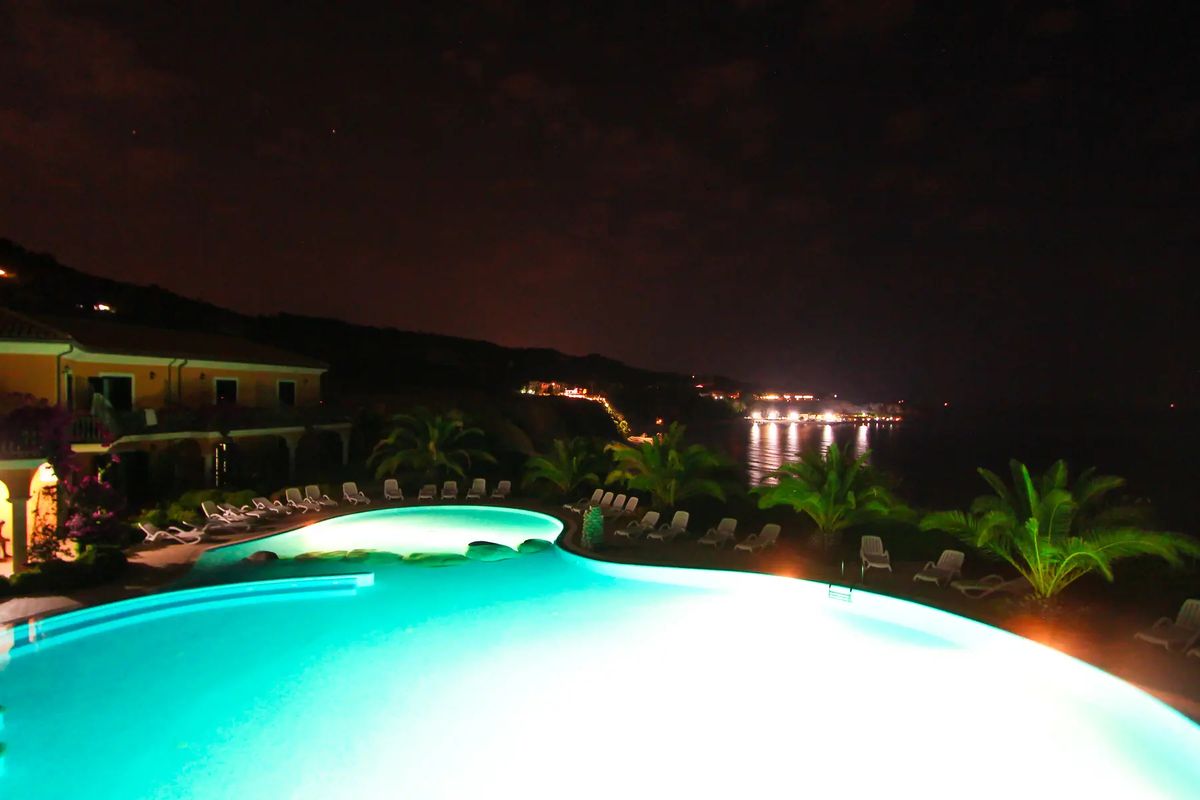 teren hotelu, basen, obiekt