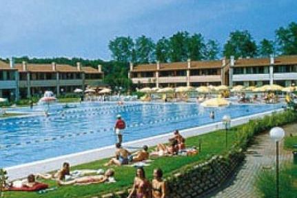 obiekt, teren hotelu, basen