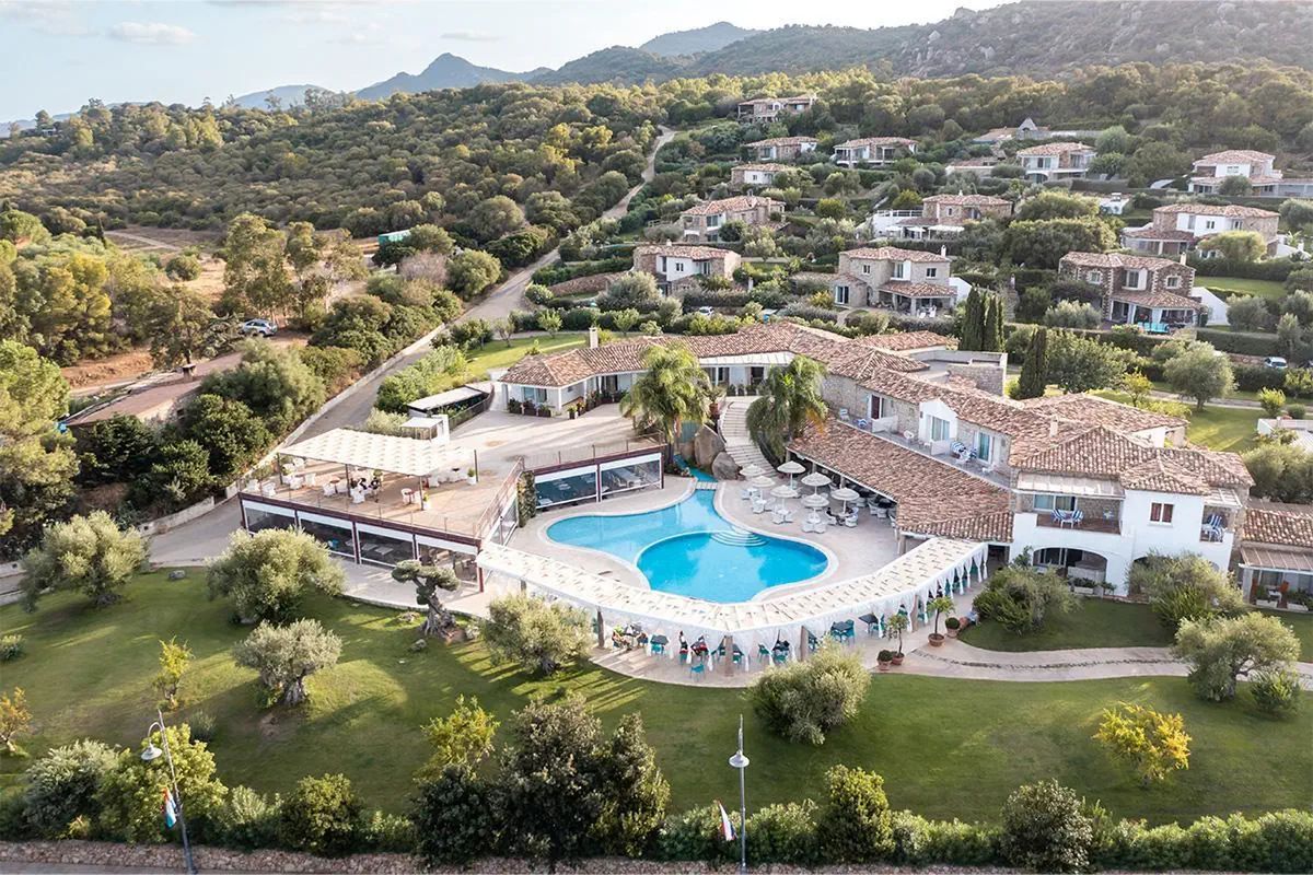 obiekt, teren hotelu, basen