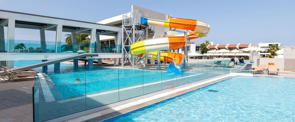 basen, zjeżdżalnia