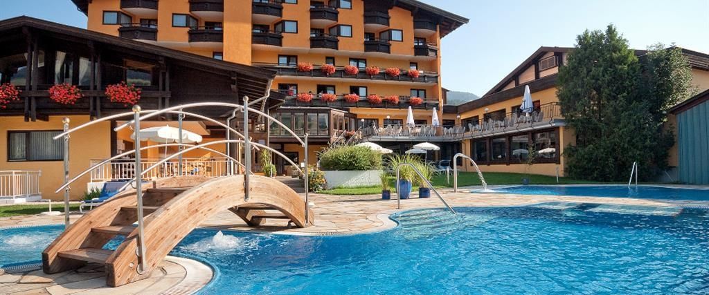obiekt, teren hotelu, basen