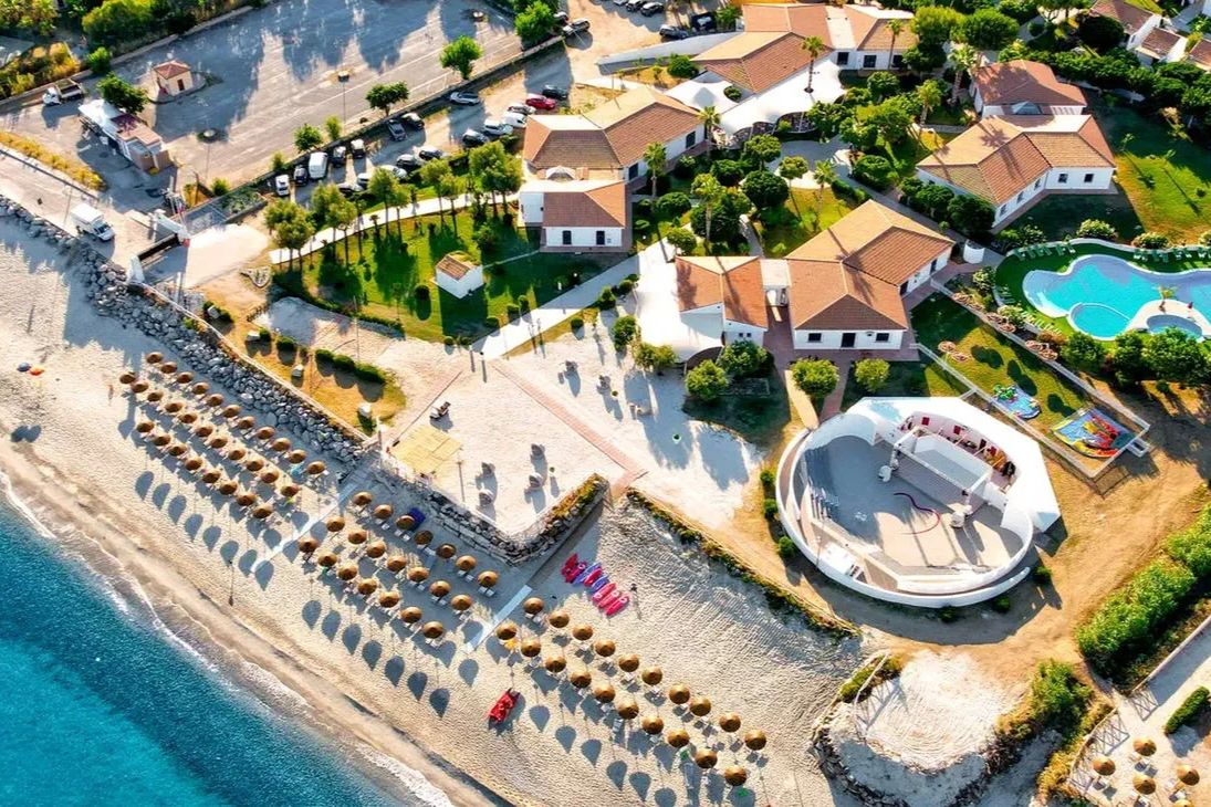 teren hotelu, basen, plaża