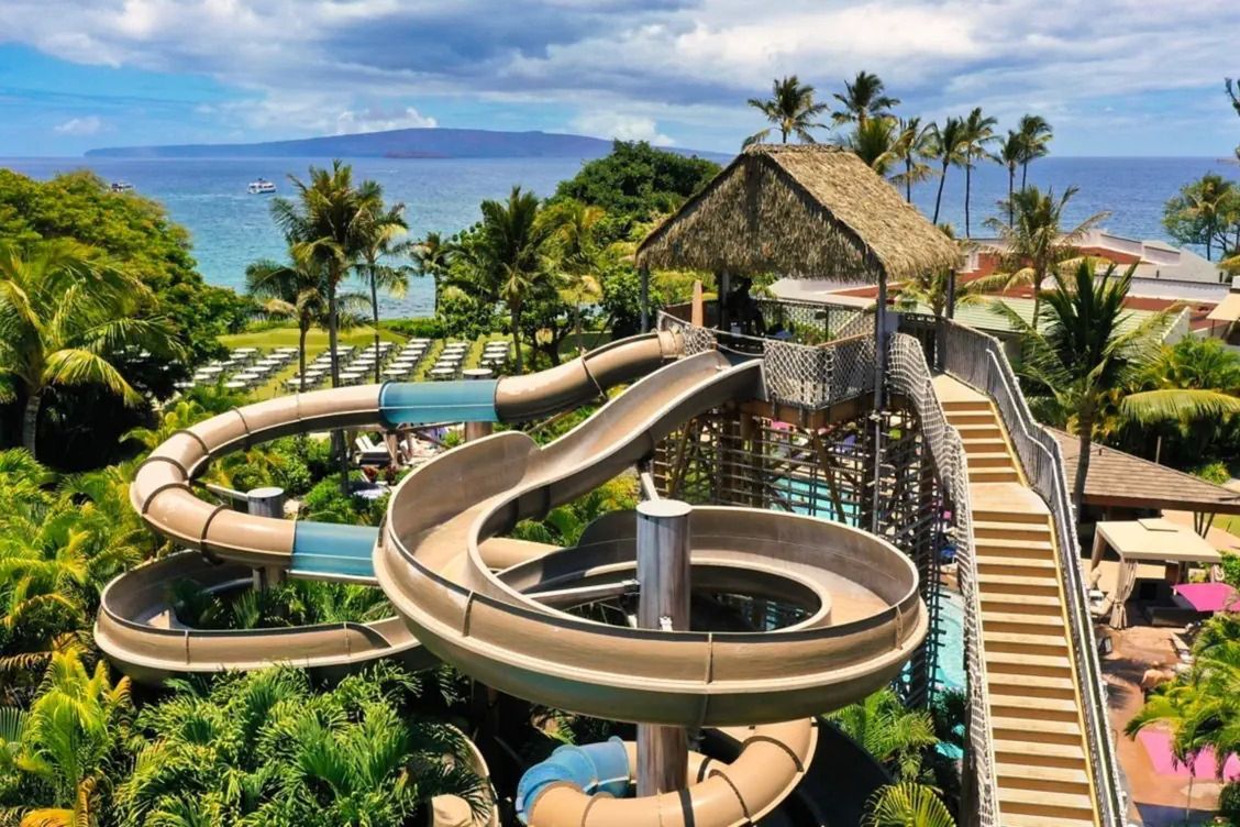 teren hotelu, zjeżdżalnia