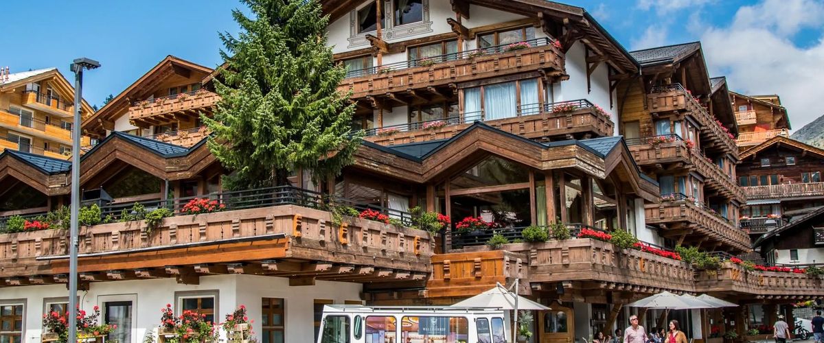 obiekt, budynek główny, teren hotelu