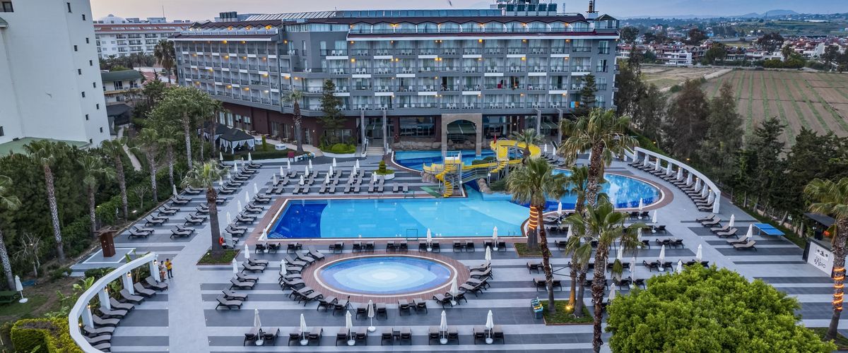 obiekt, teren hotelu, basen