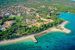 teren hotelu, korty tenisowe, plaża