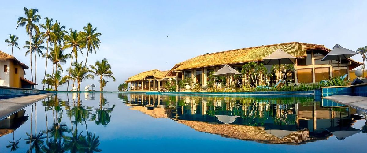 teren hotelu, obiekt, basen