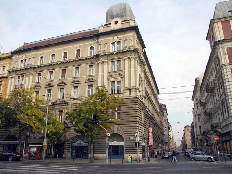City Hotel Ring 3*