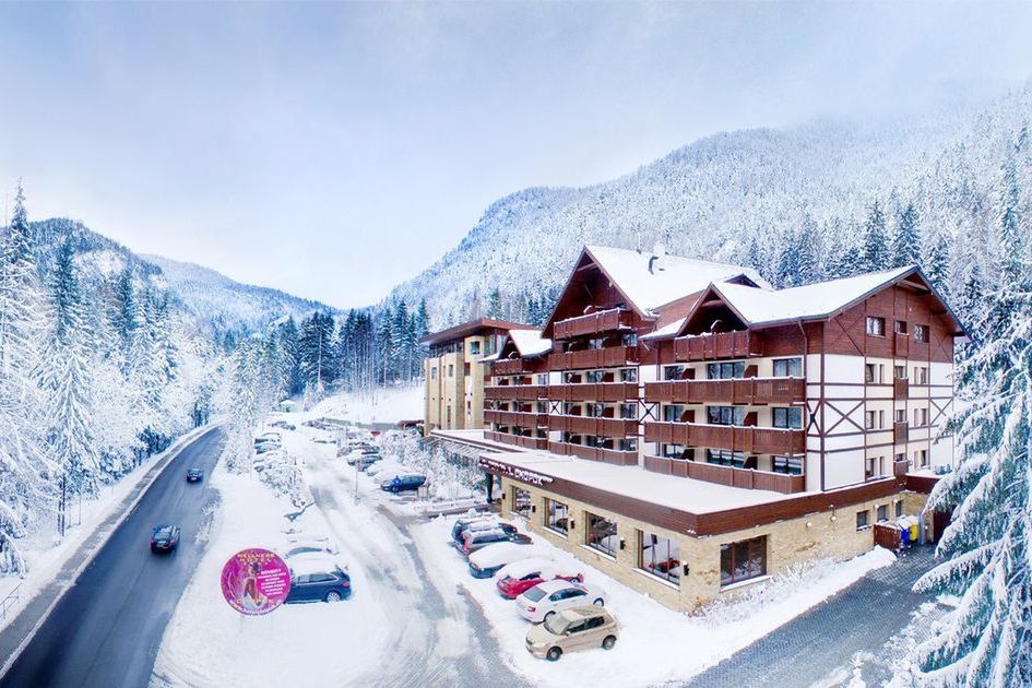 obiekt, budynek główny, teren hotelu