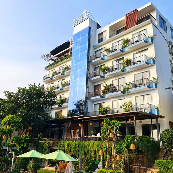 Tom Hill Resort & Spa