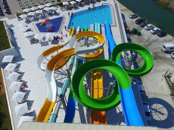 basen, aquapark, zjeżdżalnia