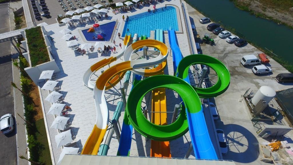 basen, aquapark, zjeżdżalnia
