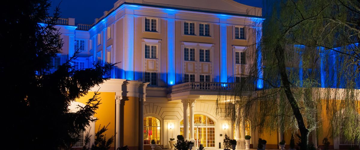 obiekt, budynek główny, teren hotelu