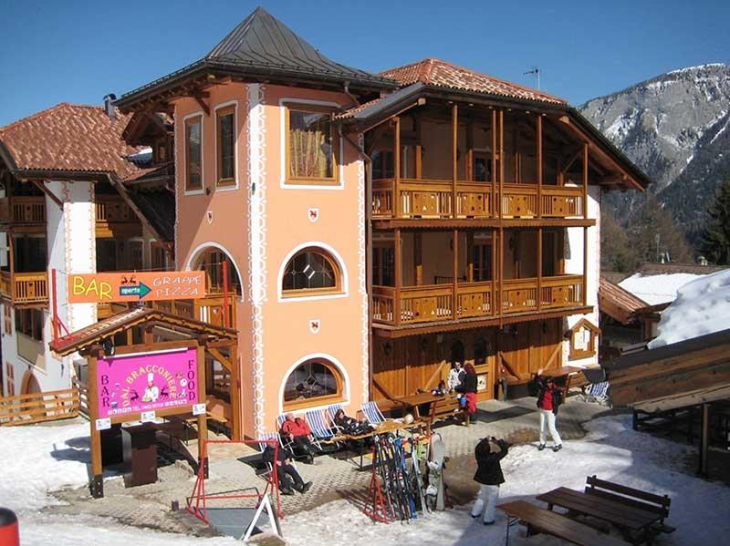 obiekt, teren hotelu