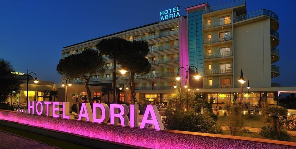 obiekt, budynek główny, teren hotelu