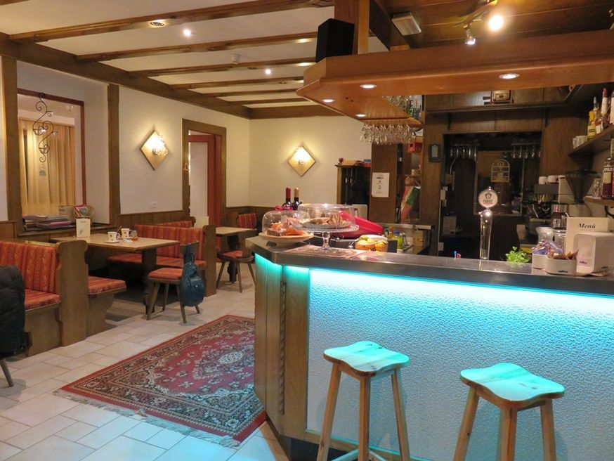 lobby bar, drink bar