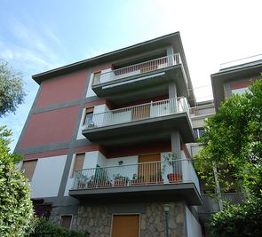 Ap. Riviera Massa