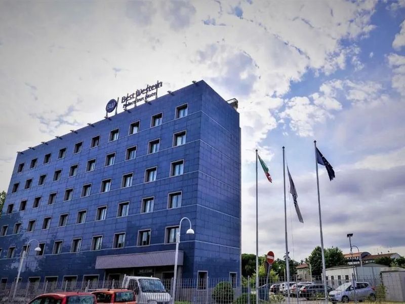 Best Western Palace Inn 4*