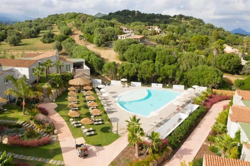 Sardynia (7 dni) w Cala Sinzias Resort z Poznania (BB)
