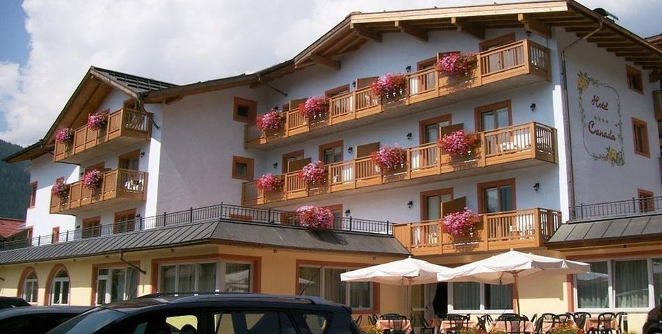 obiekt, budynek główny, teren hotelu