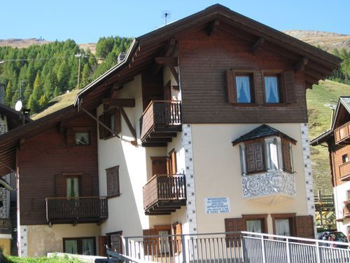 Carlos House