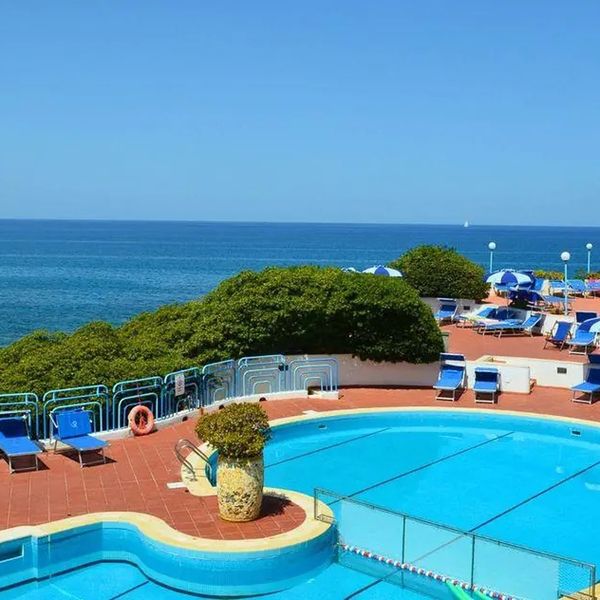 Carlton Riviera — Cefalu, Włochy