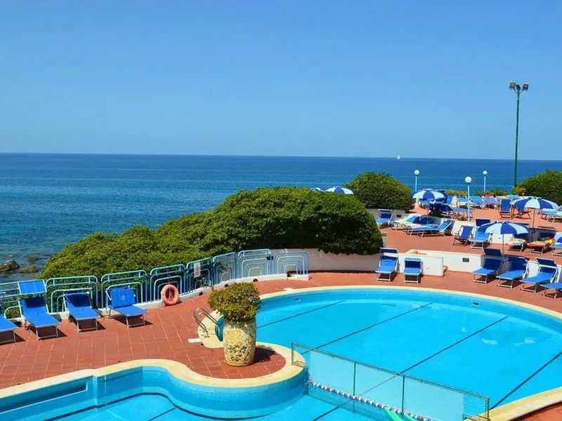 Carlton Riviera