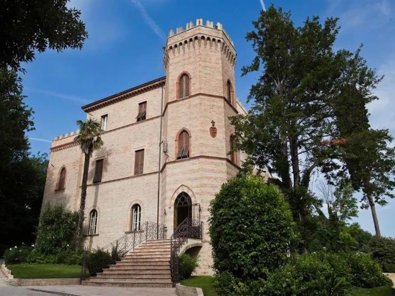 Castello Montegiove Country House