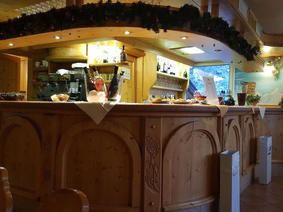 lobby bar, drink bar