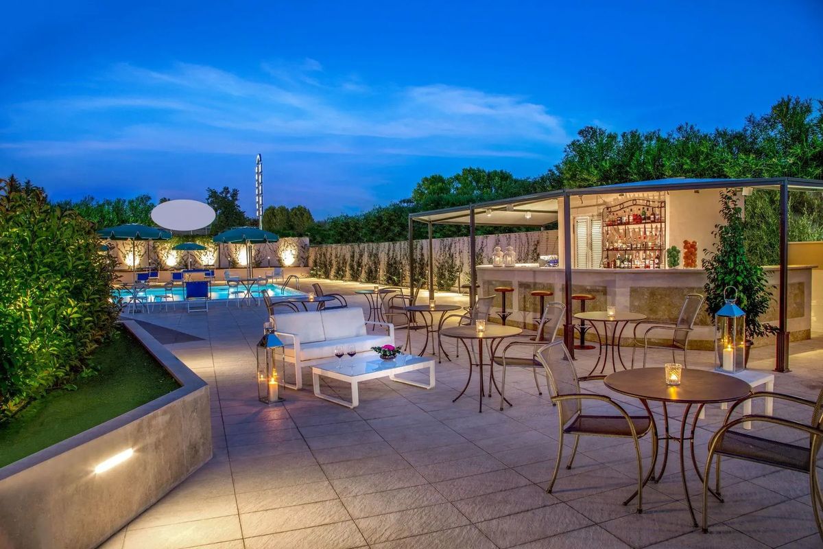 Cristoforo Colombo - pool bar