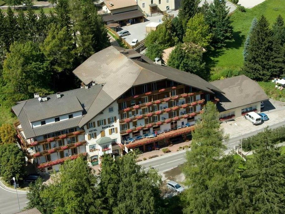 obiekt, teren hotelu