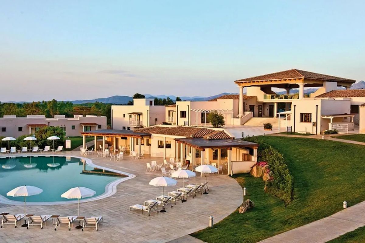 Sardynia (7 dni) w Grande Baia Resort z Krakowa (BB)